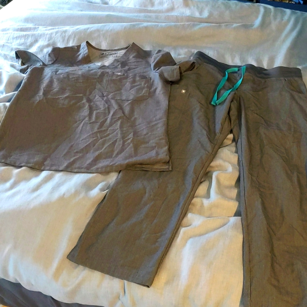 Figs grey scrub set, gently used